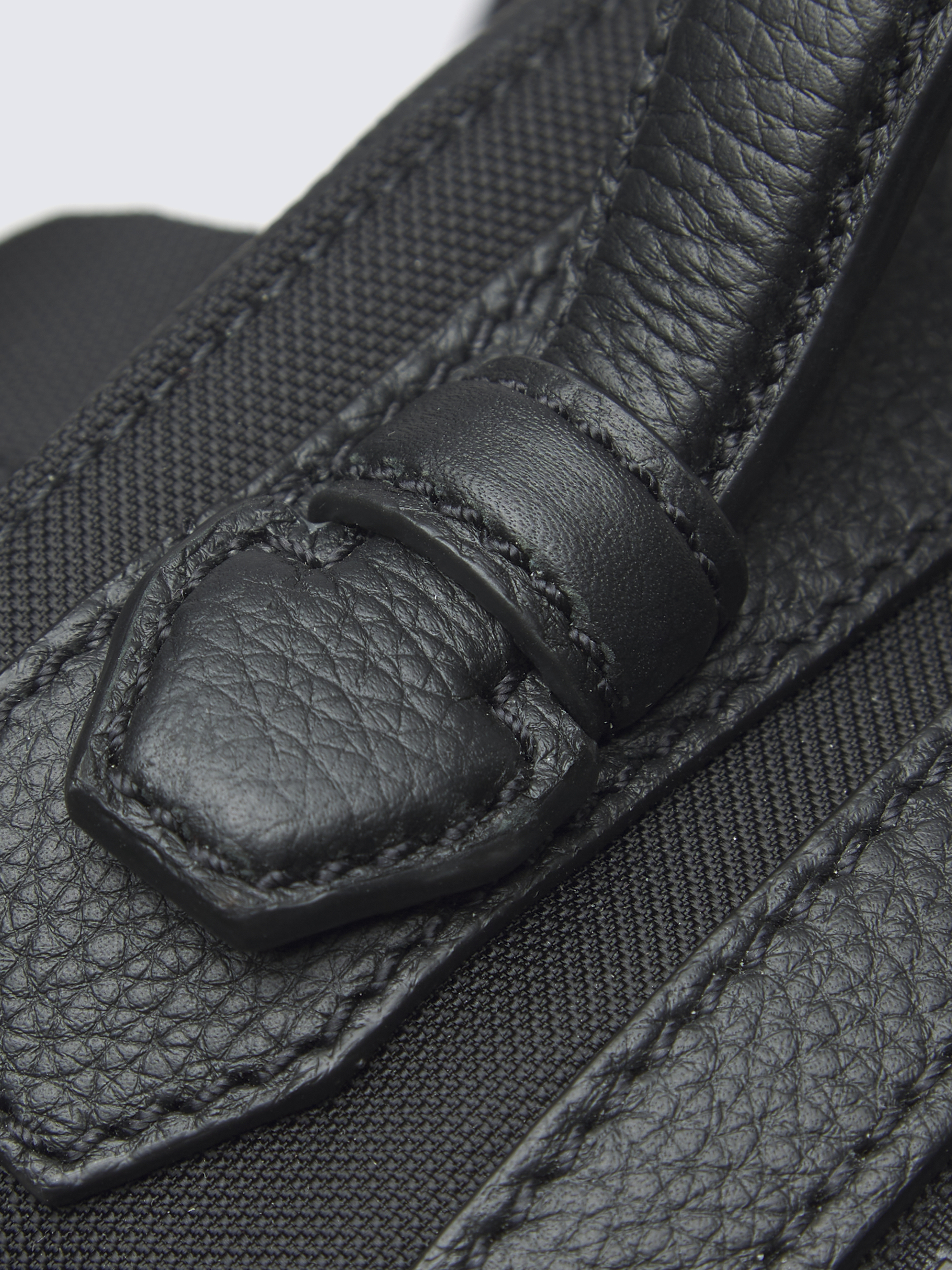 ブラック ナイロン & グレインレザー バックパック