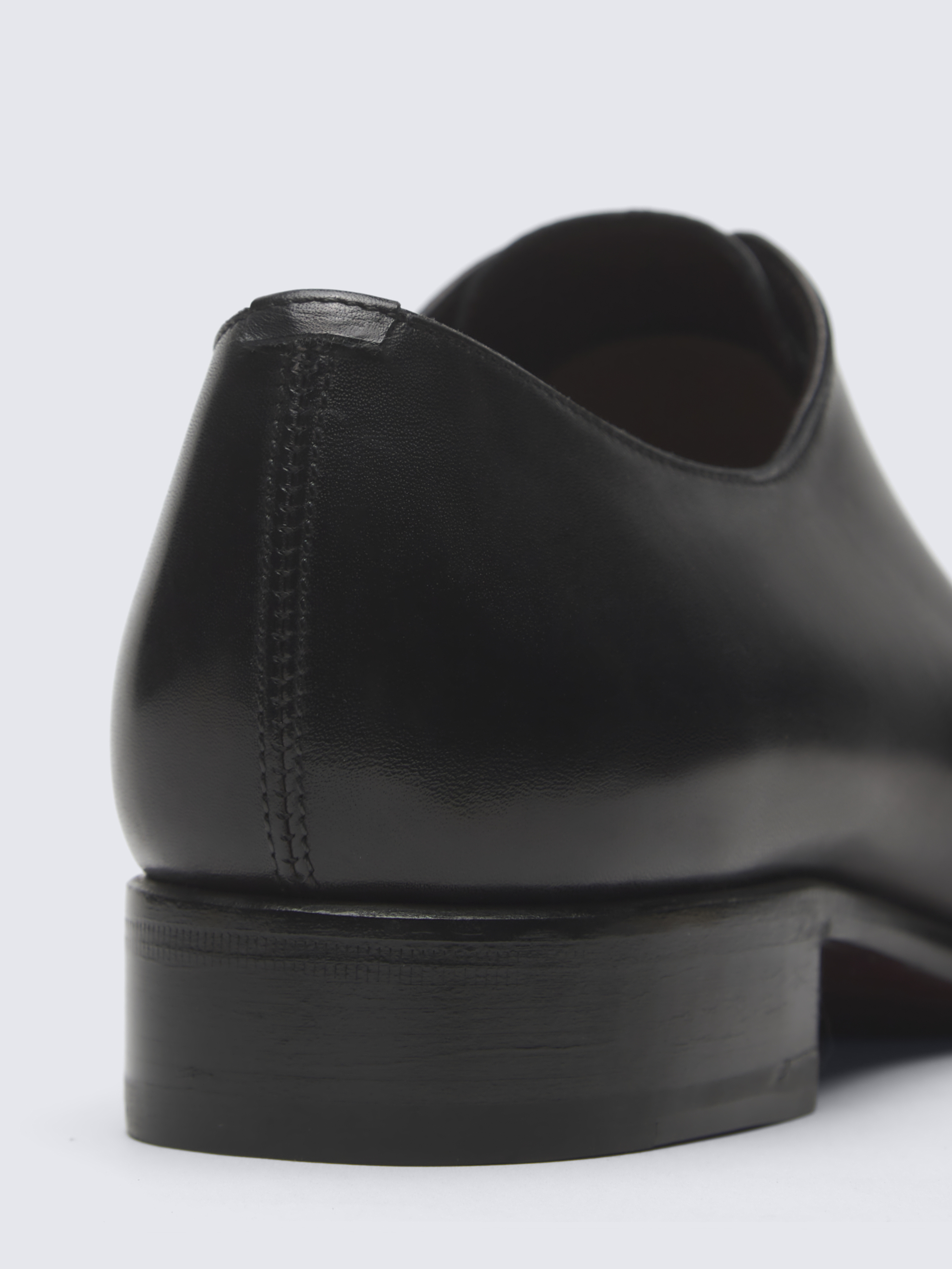 Brioni ブラック カーフレザー スリッポン QEF70LP67571000A.jpg