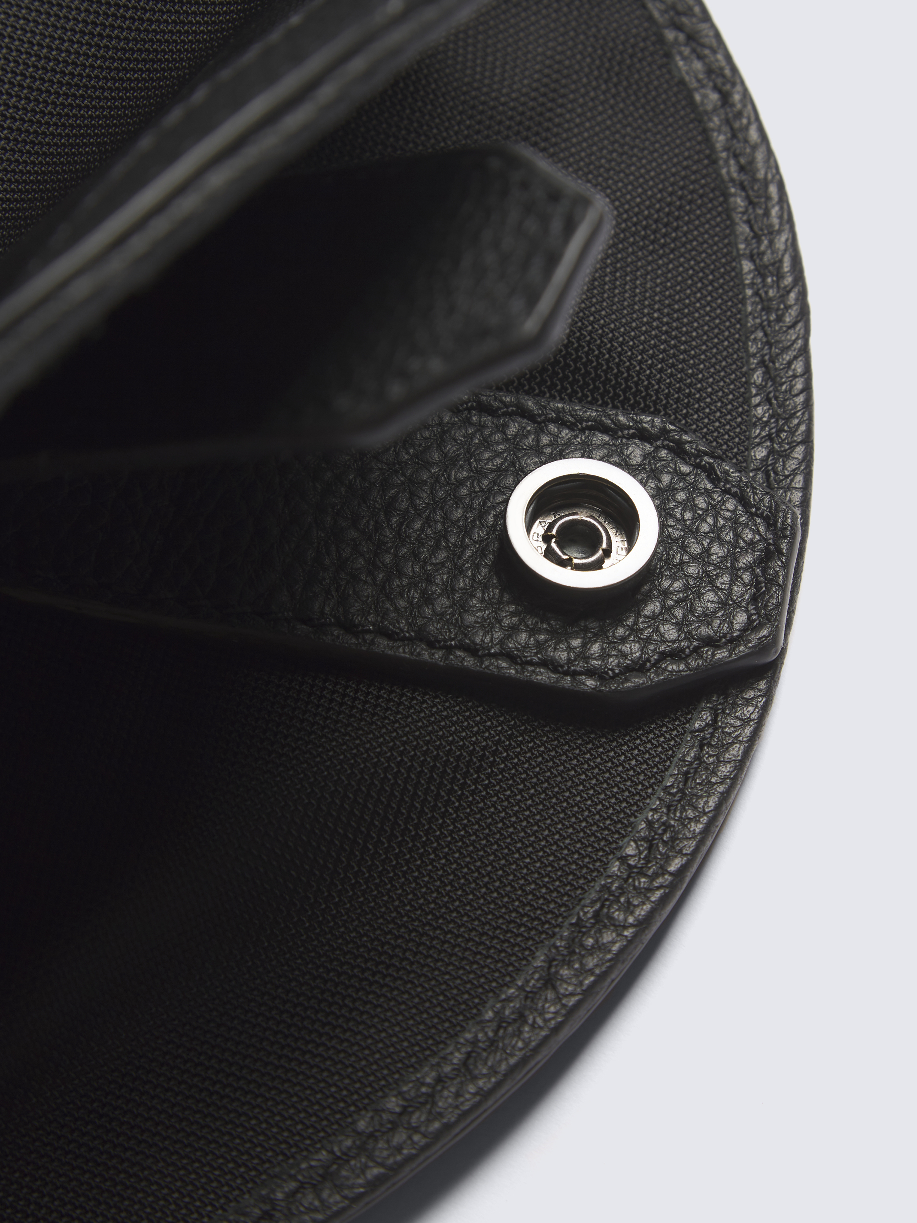 ブラック ナイロン & グレインレザー ガーメントバッグ