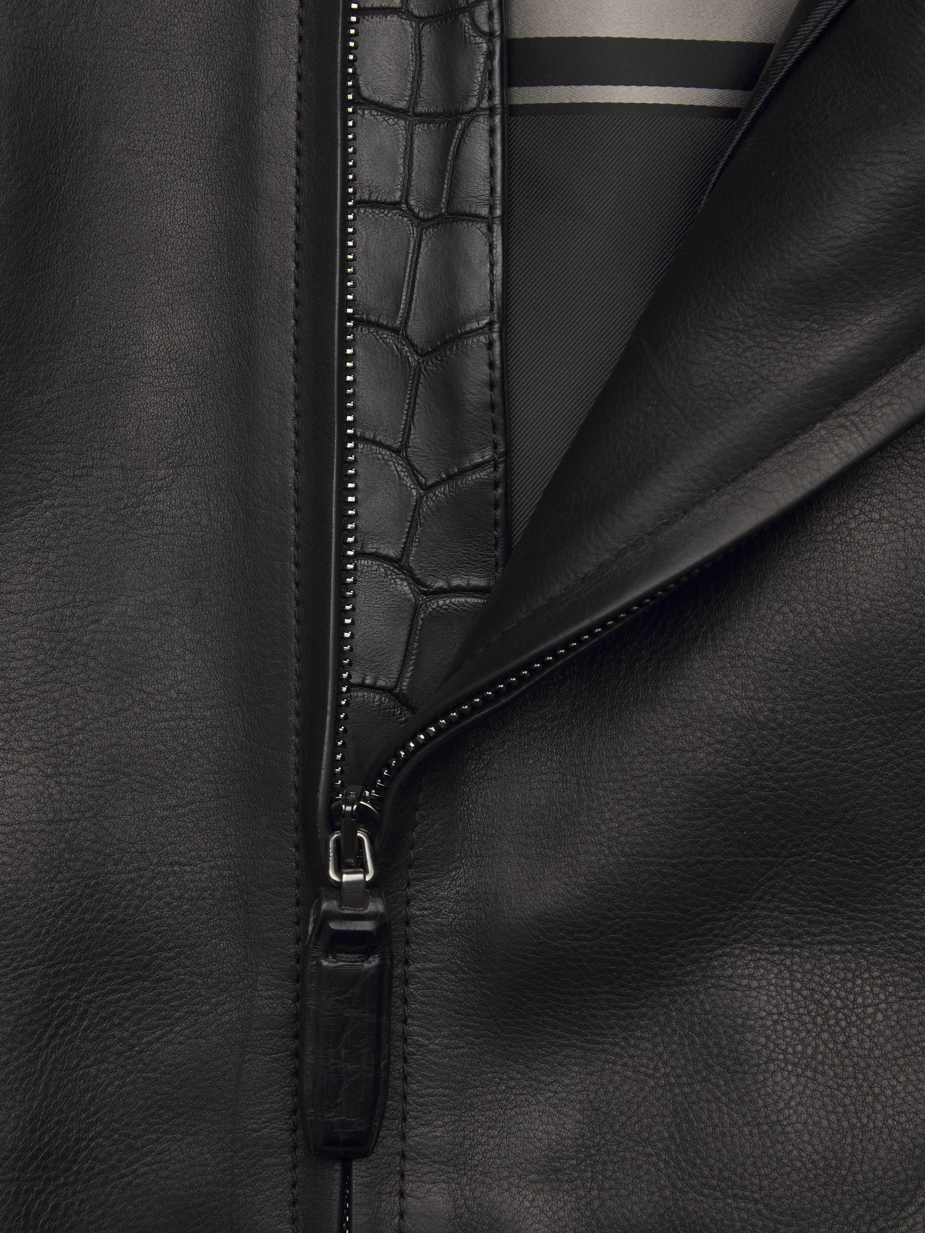 アリゲーター ディテール付き ブラック レザー シャツカラー ブルゾン