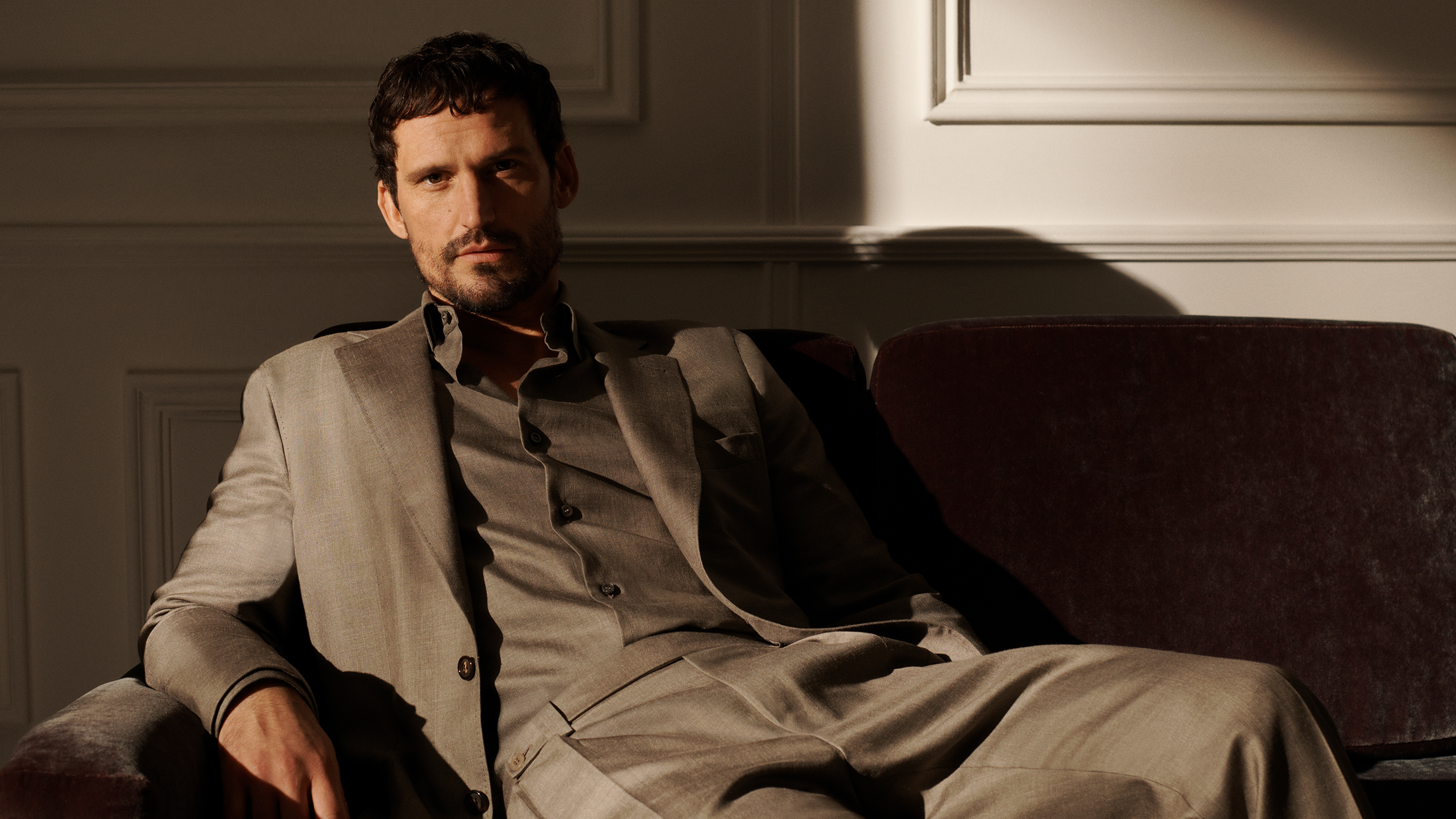 Brioni Spring Summer 2026 светлый костюм