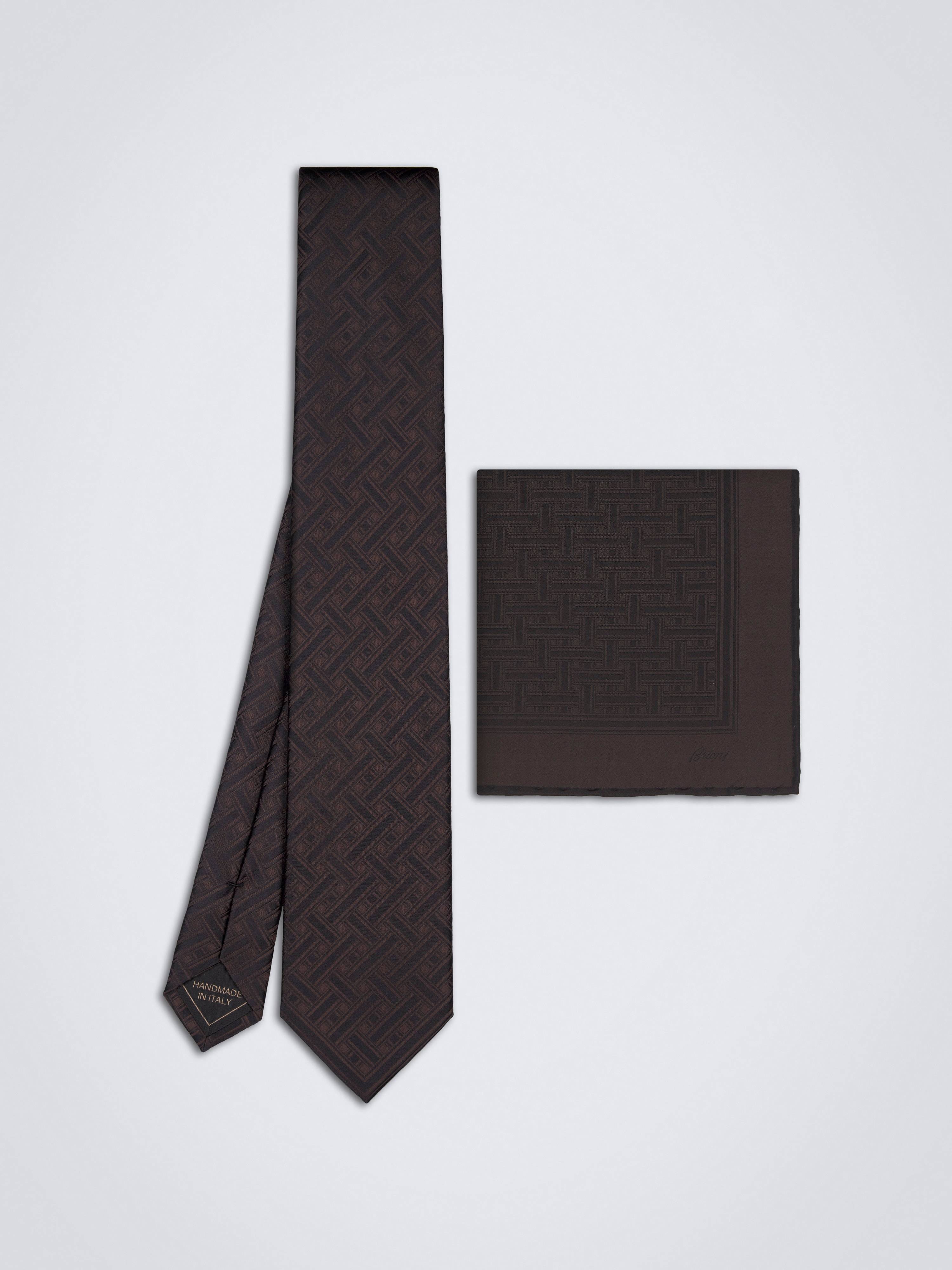 Gucci tie and pocket square Clearance