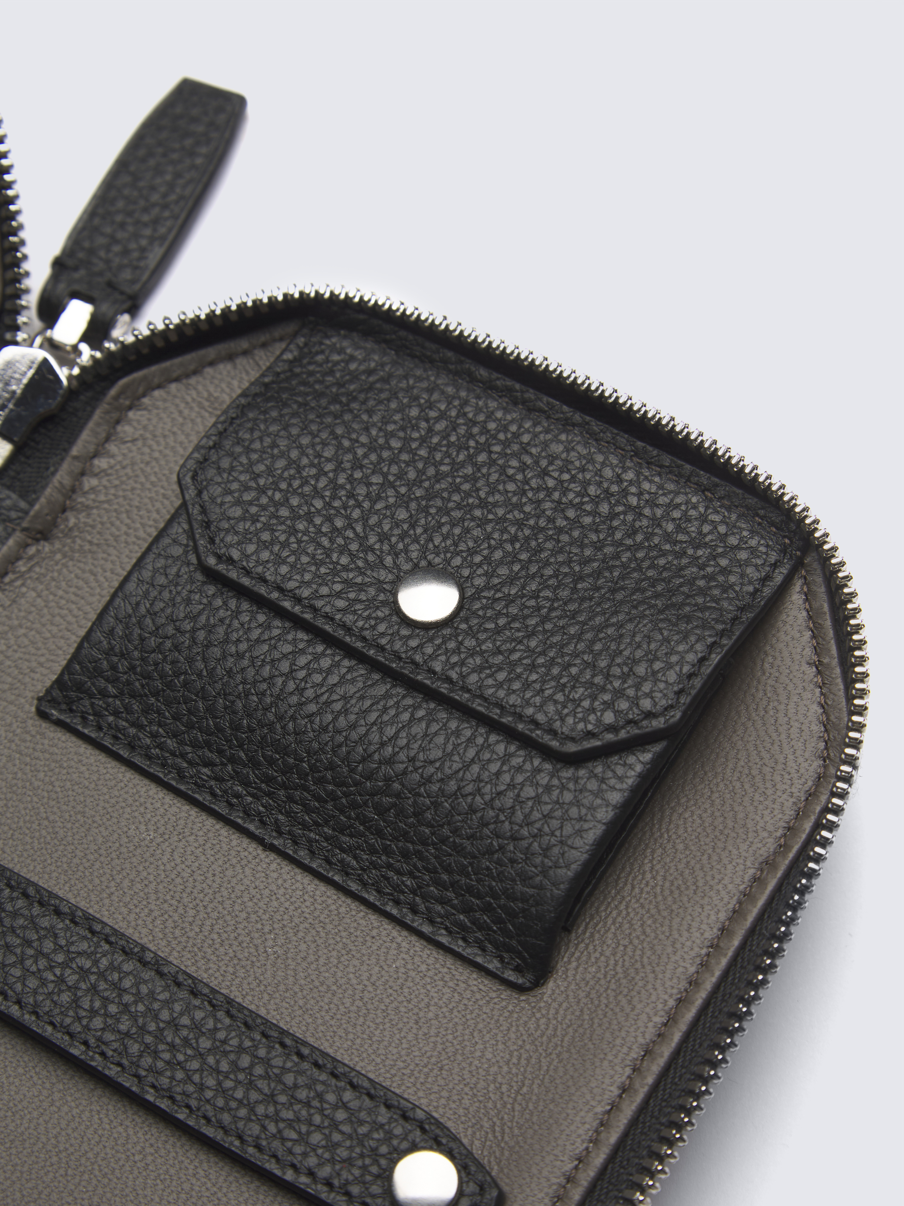 ▫️ブリオーニ▫️ブラック グレインレザー パスポートケース Brioni 純正品 ▫️ブリオーニ▫️ブラック グレインレザー パスポートケース