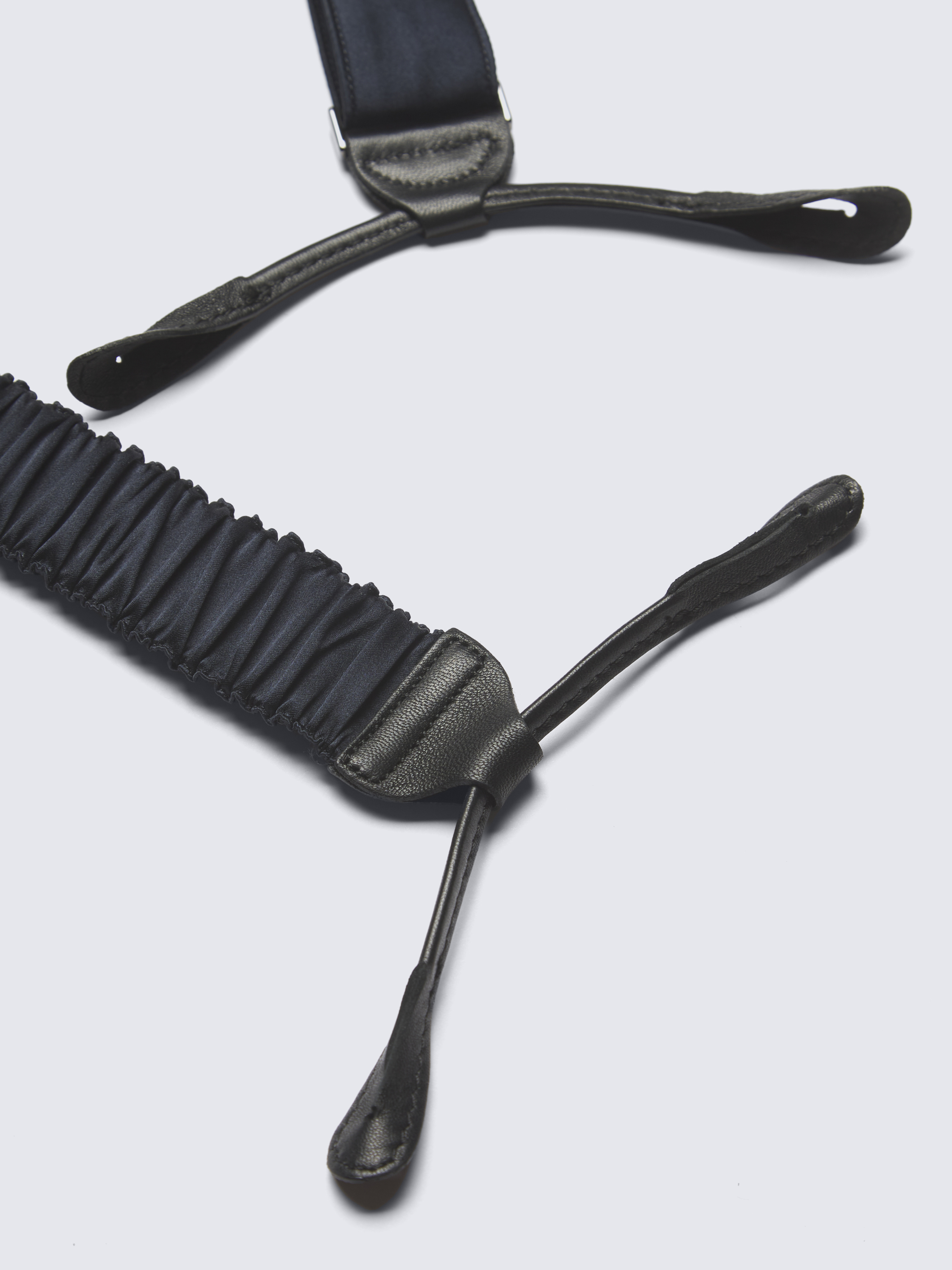 Essential ミッドナイトブルー シルク タキシード サスペンダー