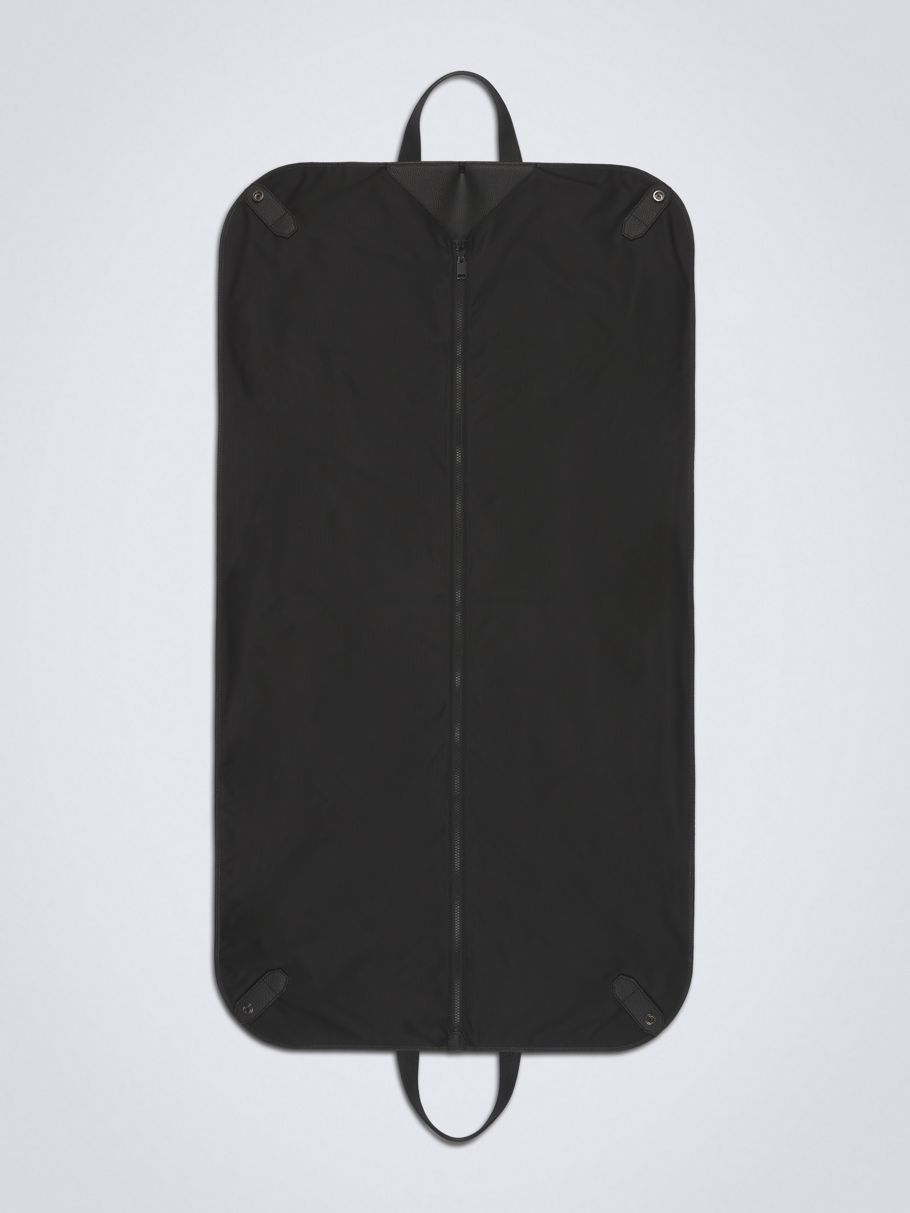 ブラック ナイロン & グレインレザー ガーメントバッグ