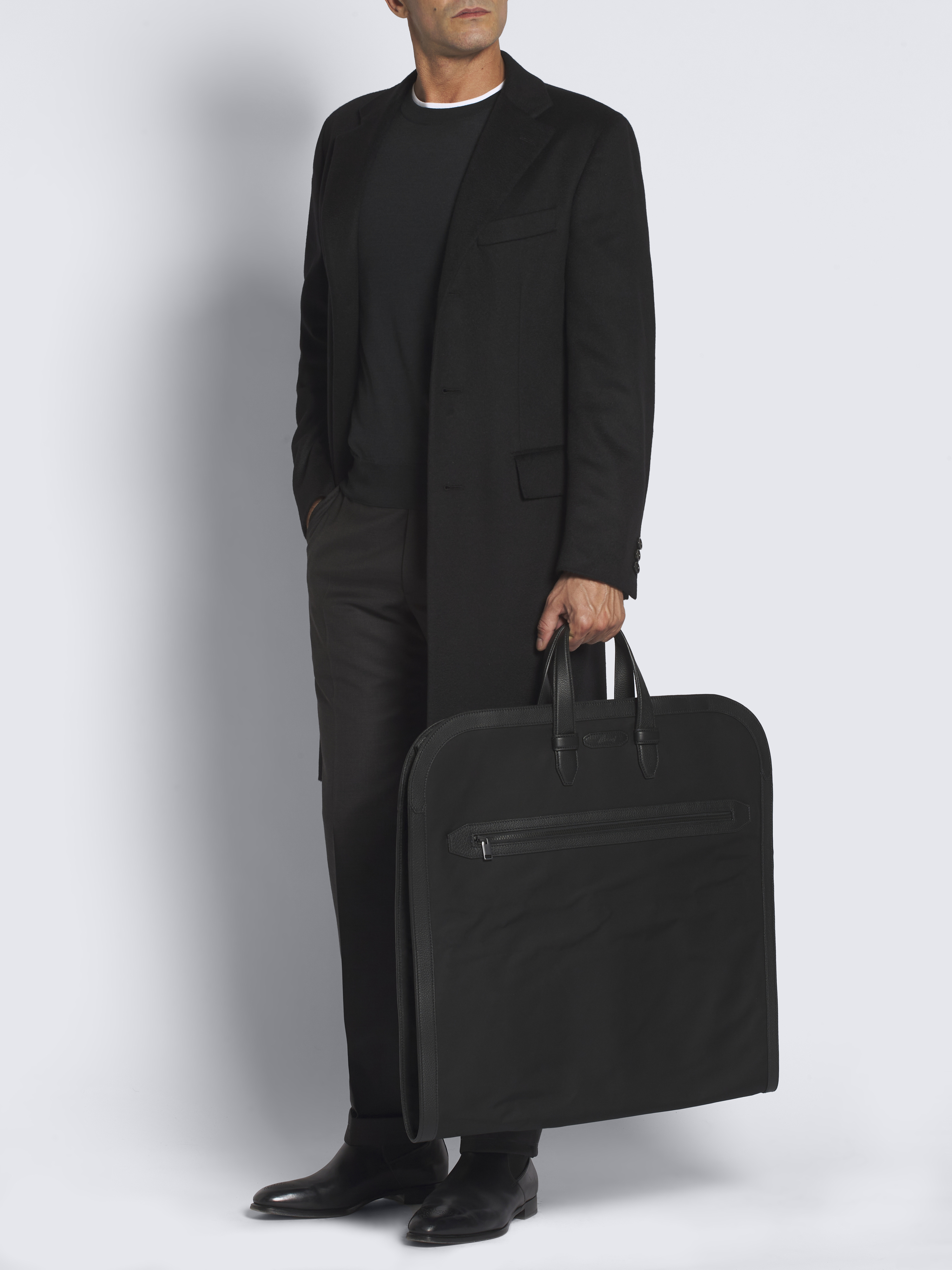 ブリオーニ ガーメントケース ガーメントバッグ スーツ ジャケット ブルゾン用 ブラック ナイロン & グレインレザー ガーメントバッグ