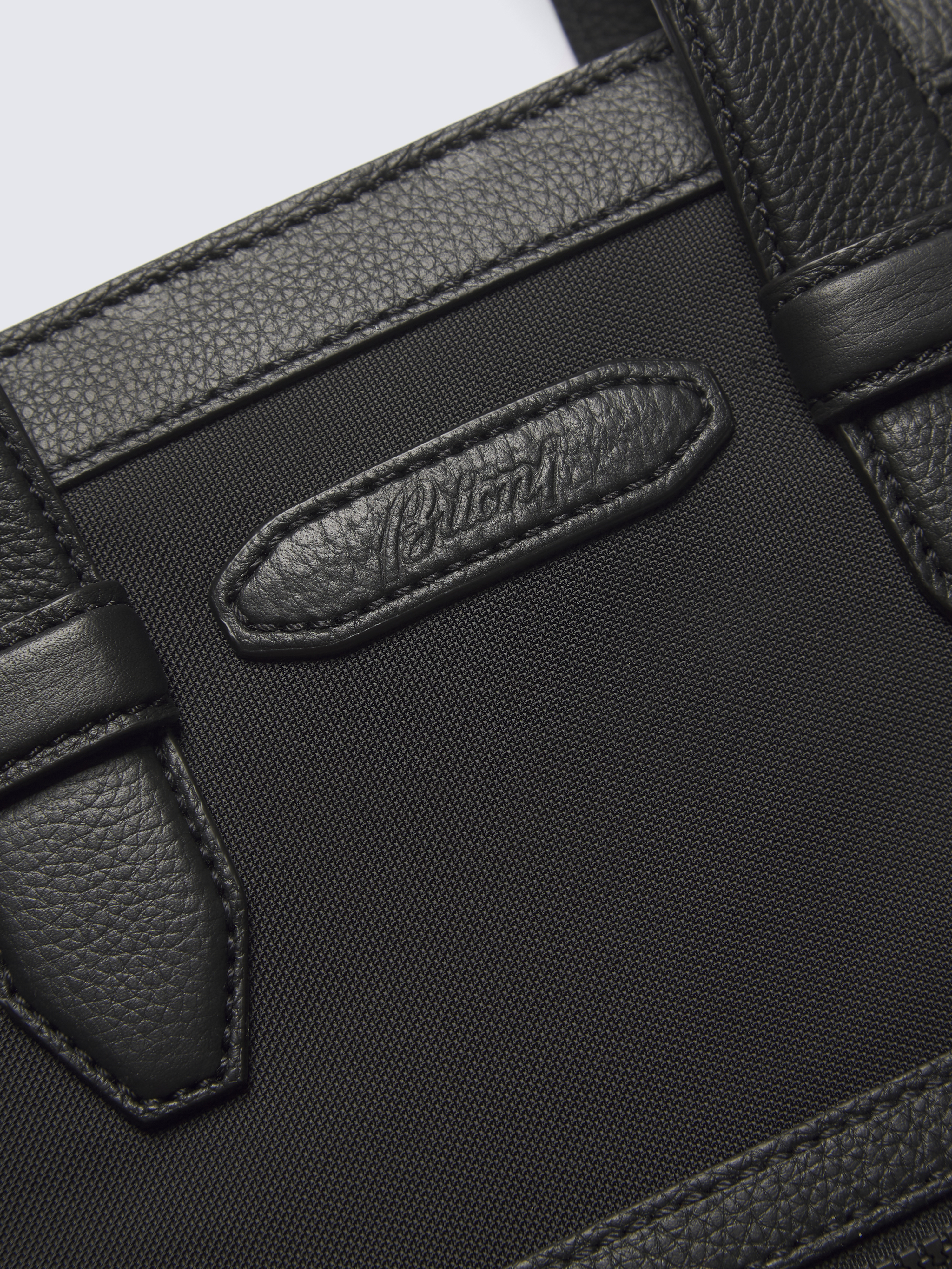 華麗に進化するブリオーニ｜Pen ◇Brioni ブリオーニ ガーメントバッグ