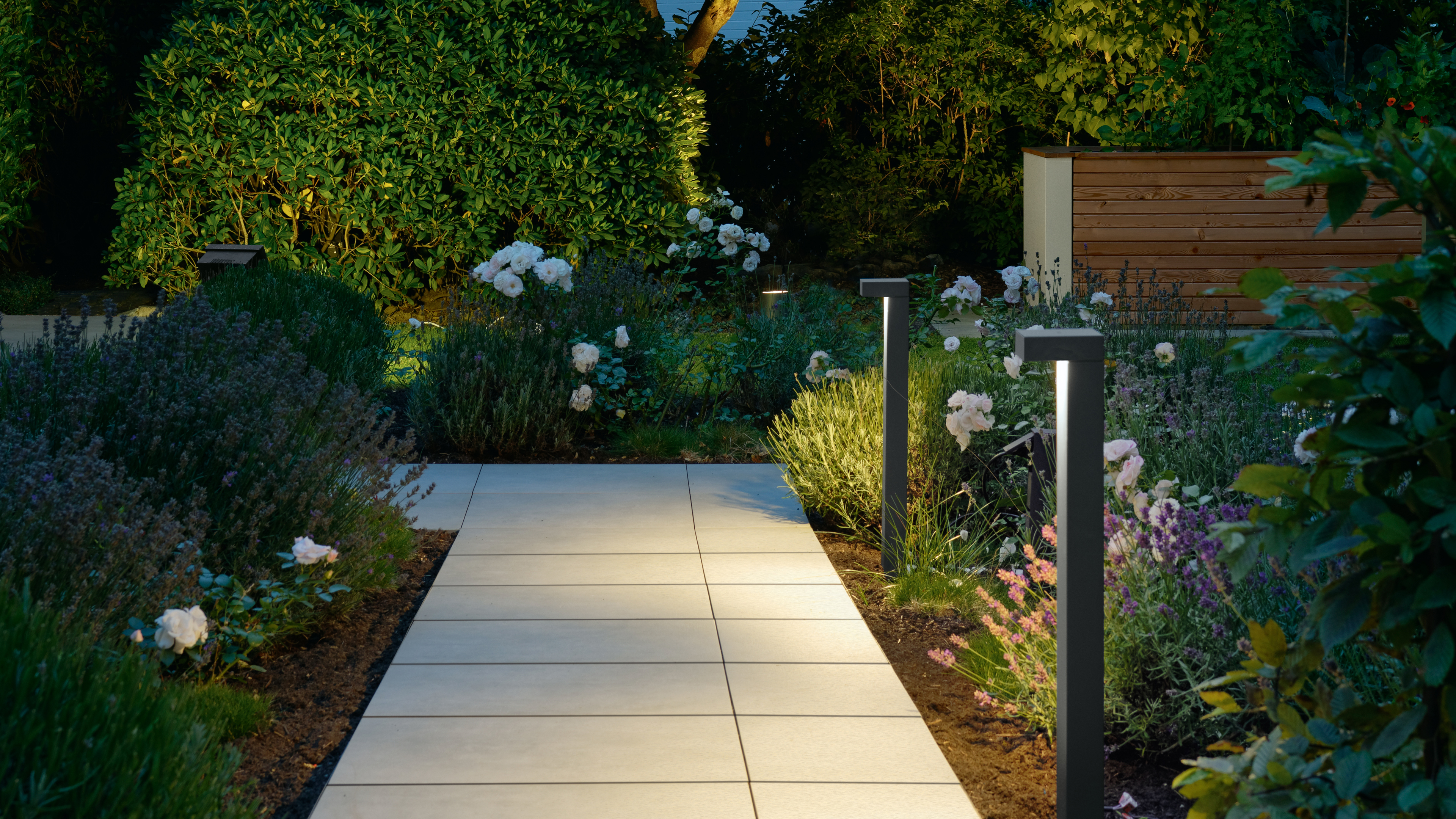 Garden and pathway luminaires for private use · BEGA