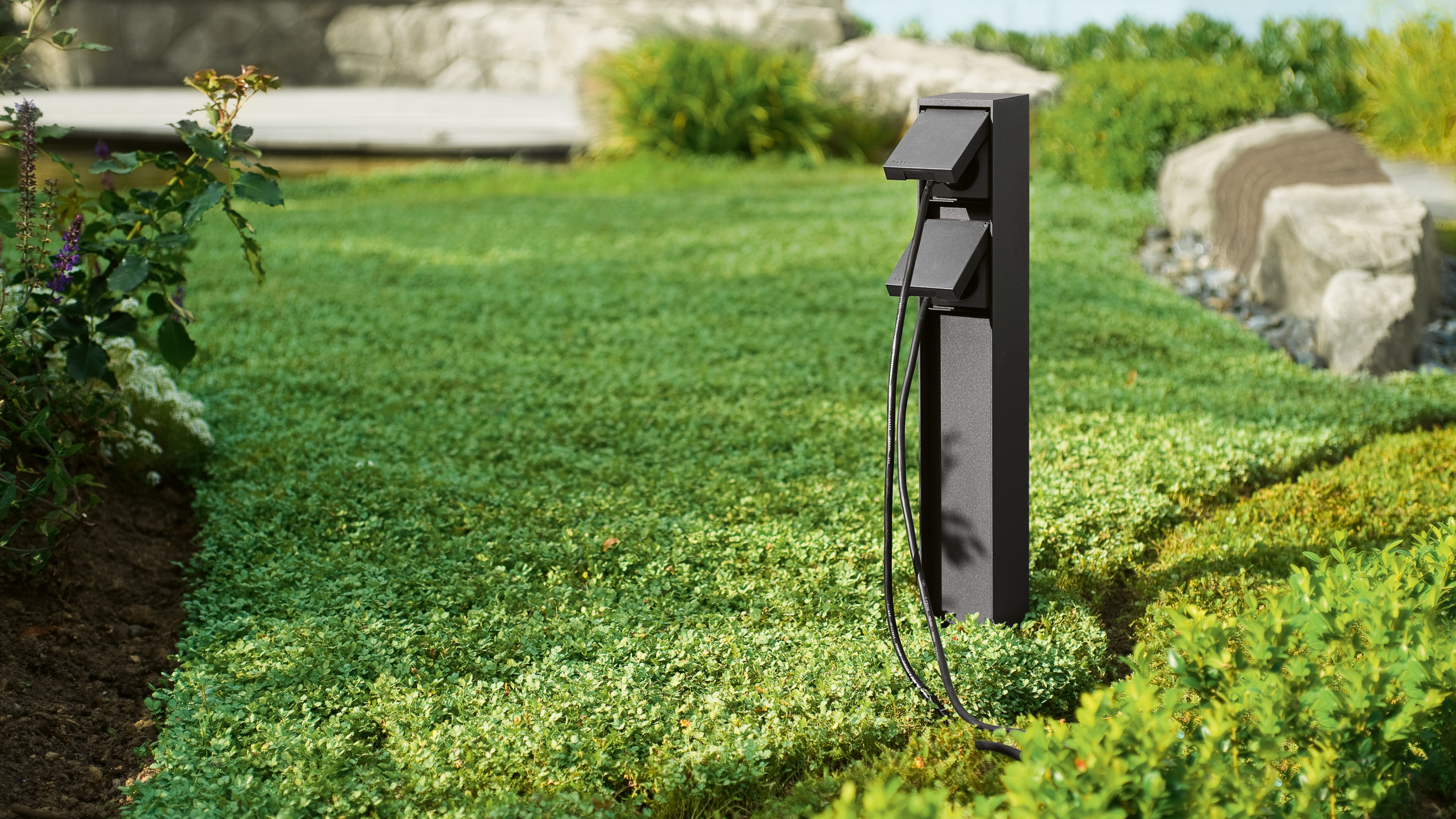 Borne Electrique De Jardin Avec Prise Etanche Bornes d’alimentation électrique à usage privé · BEGA