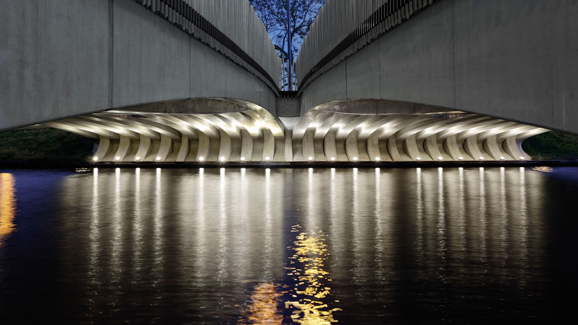 Redrawing the lines of architectural structures with light · BEGA