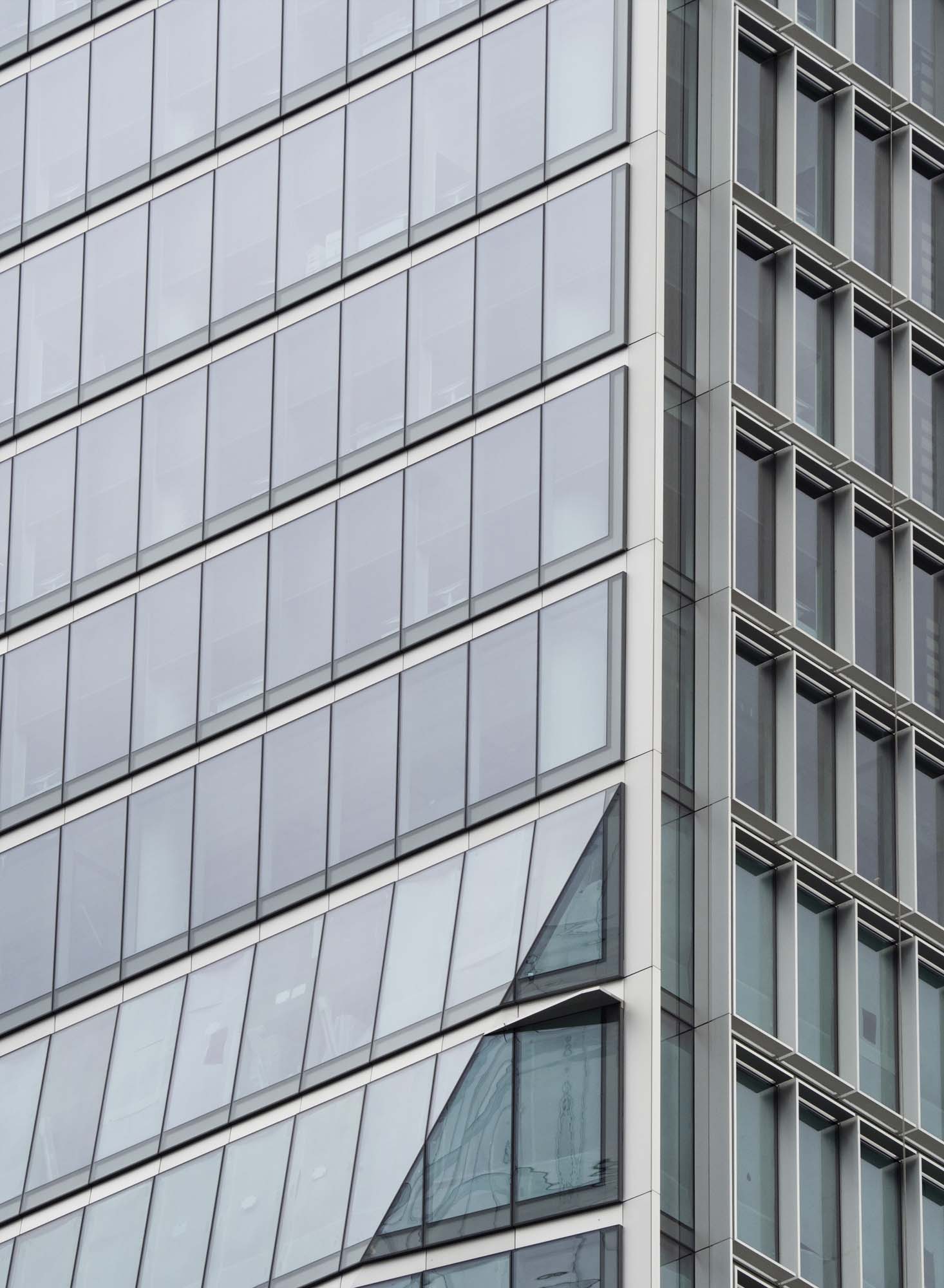 The folding of the façade