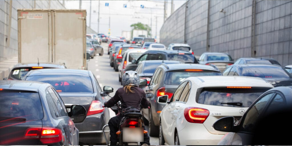 Moto no corredor é permitido?