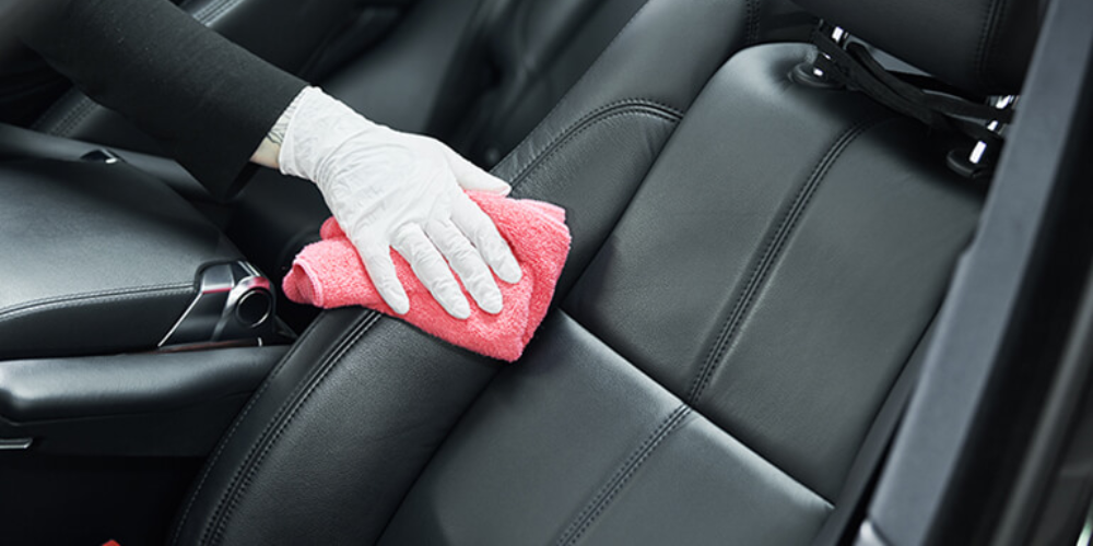 Higienização e hidratação de bancos de couro