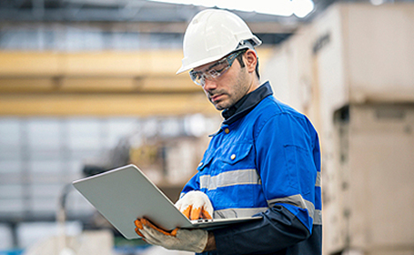 Man using cLOTO application on laptop.