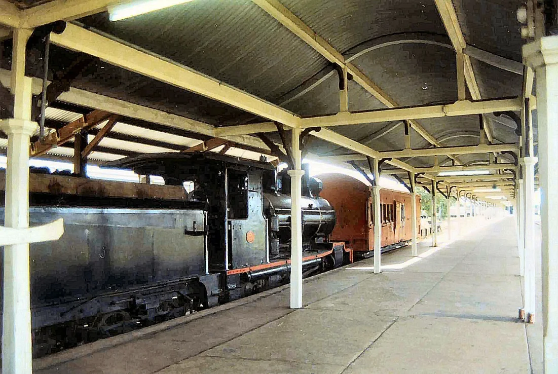 Railway station platform, Maryborough
