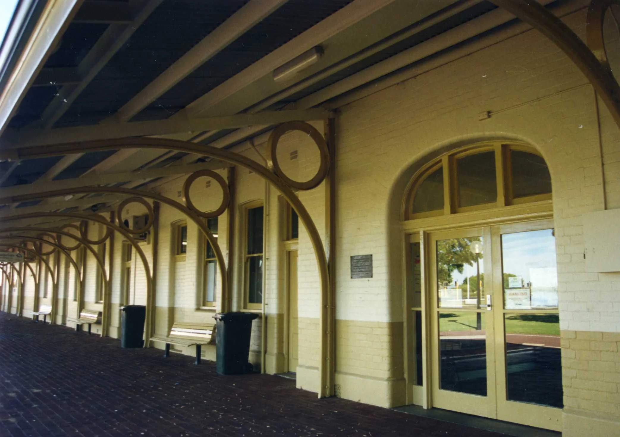 Railway station platform, Bunbury