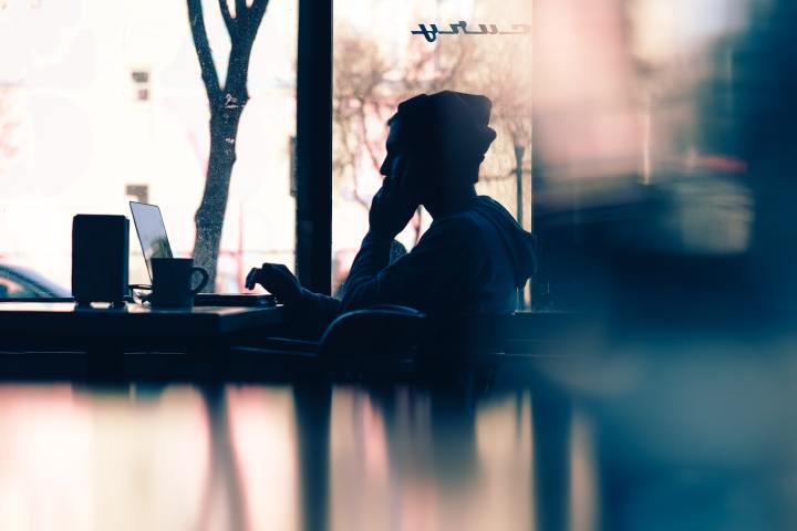 Tech freelancer working alone in a café