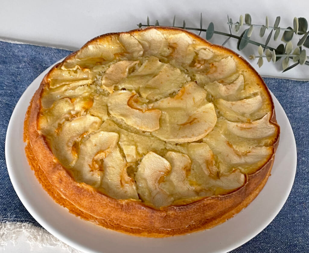 Easy and Quick Apple Cake Recipe 