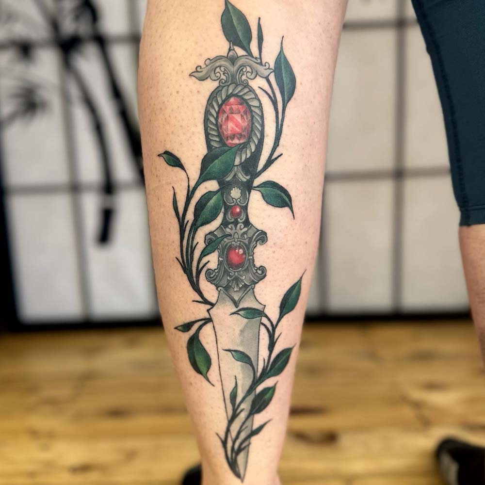 Neotraditional-dagger-tattoo
