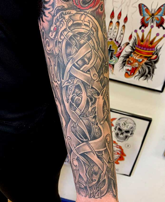 Hacha vikinga  Viking tattoos, Viking tattoo sleeve, Valkyrie tattoo