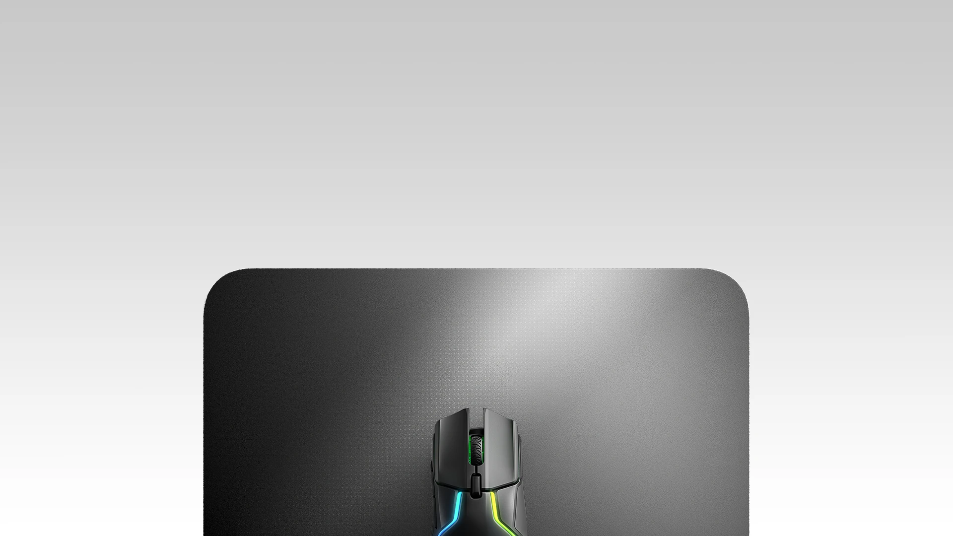 QcK Mousepad rigido con il mouse sopra, vista dall'alto
