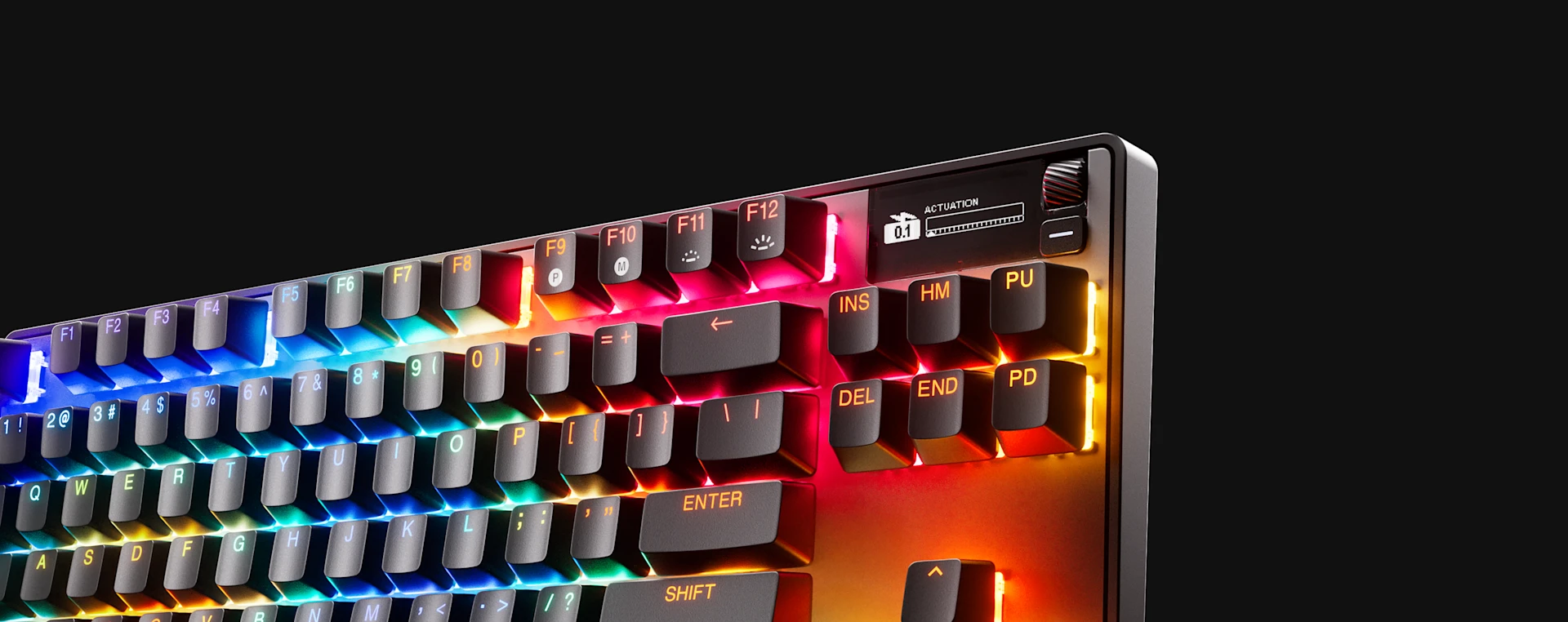 SteelSeries Apex Pro TKL Gen 3 gamingtoetsenbord met OmniPoint-instelbare schakelaars, RGB-verlichting en een OLED Smart Display dat de activeringsinstellingen van 0,1 mm weergeeft op een zwarte achtergrond.