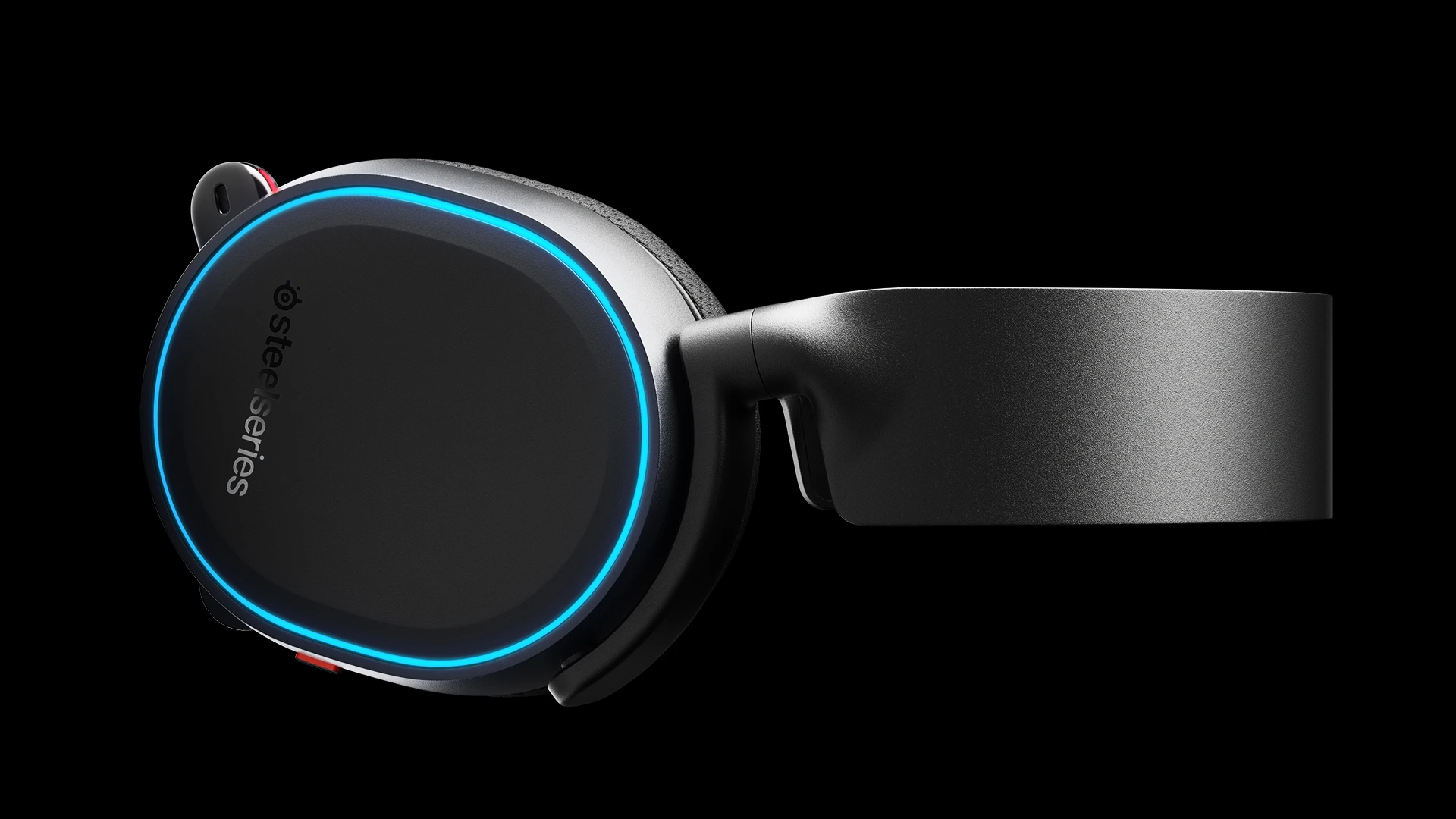 close up image of Arctis 5 headset