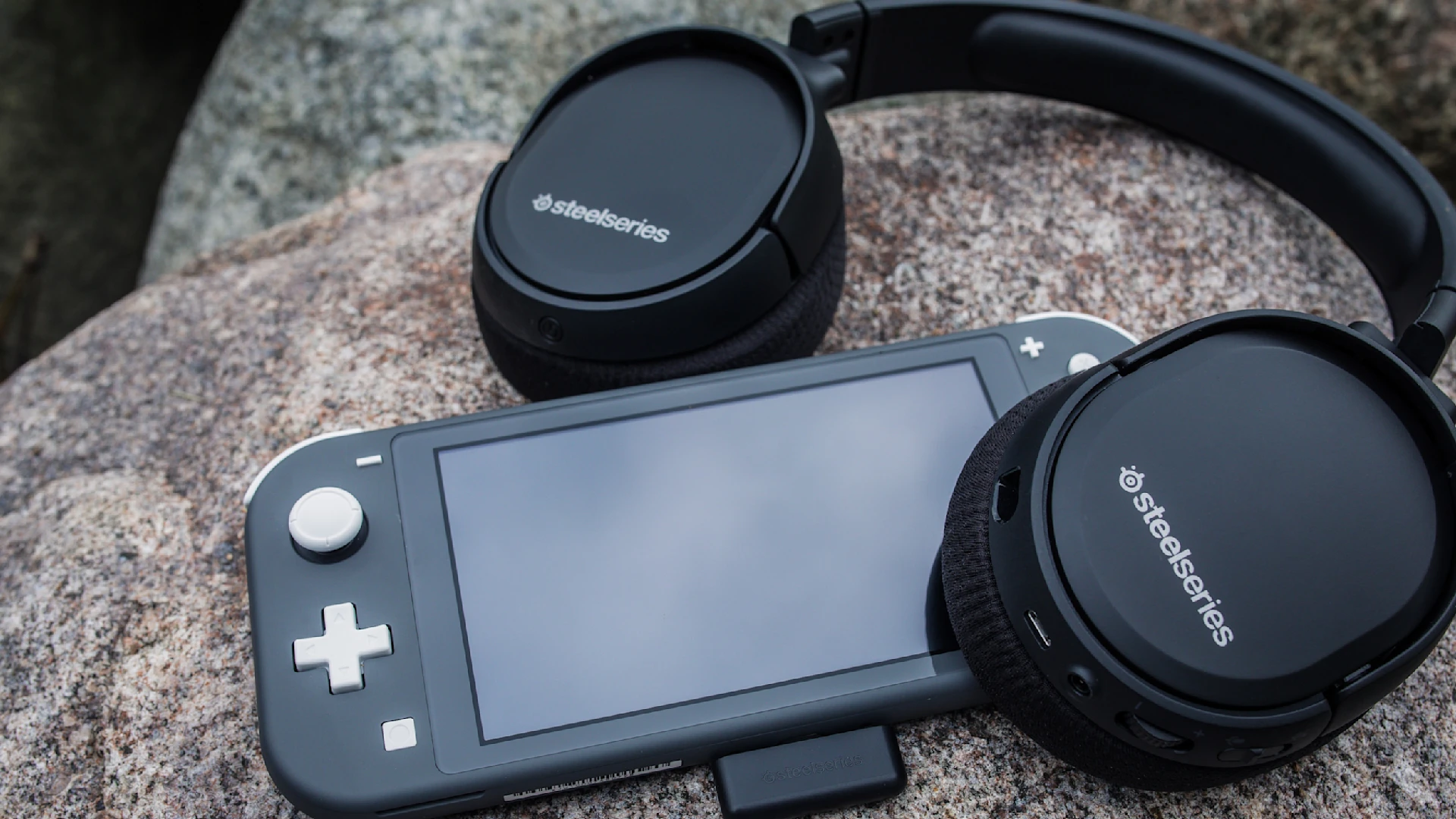 Cover Image for The Best Headphones for Travel and Commuting (and Gaming)