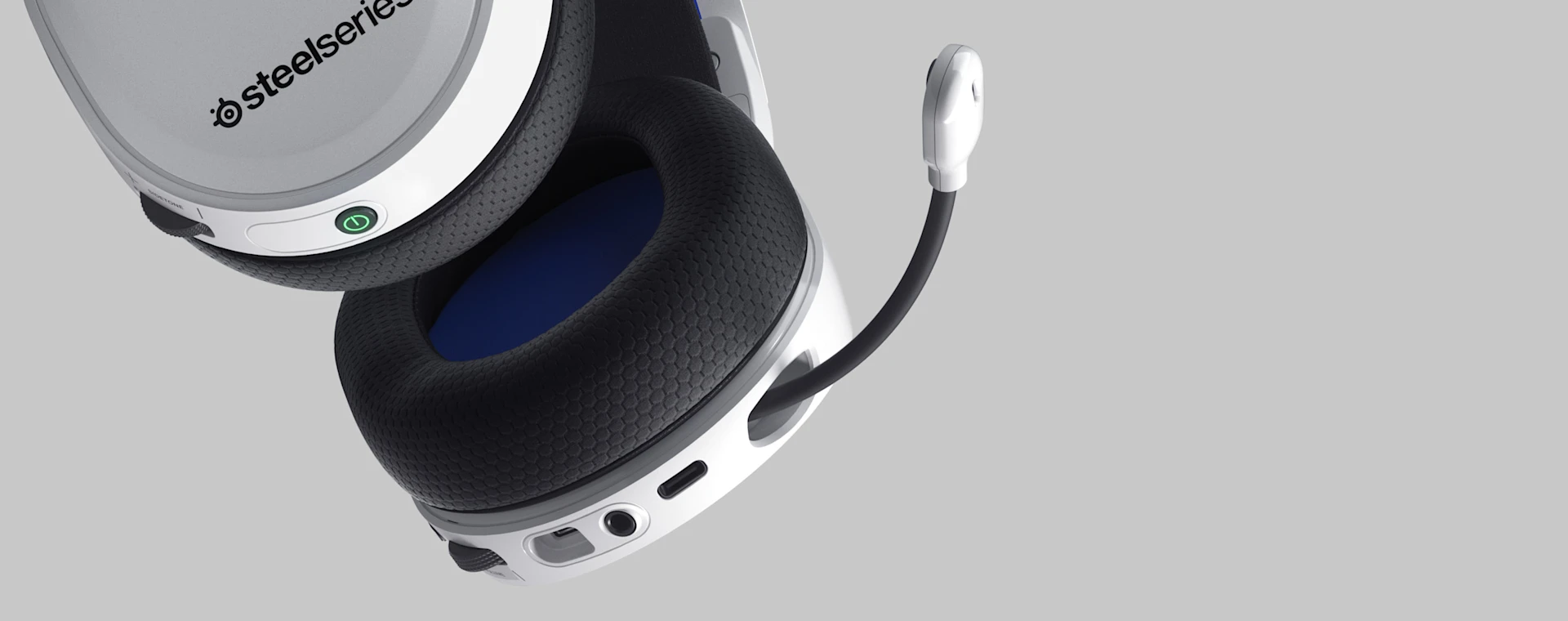 Arctis 7P com microfone visível