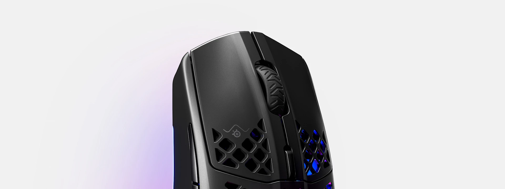 흰색 배경에 Aerox 3 마우스 클로즈업 이미지