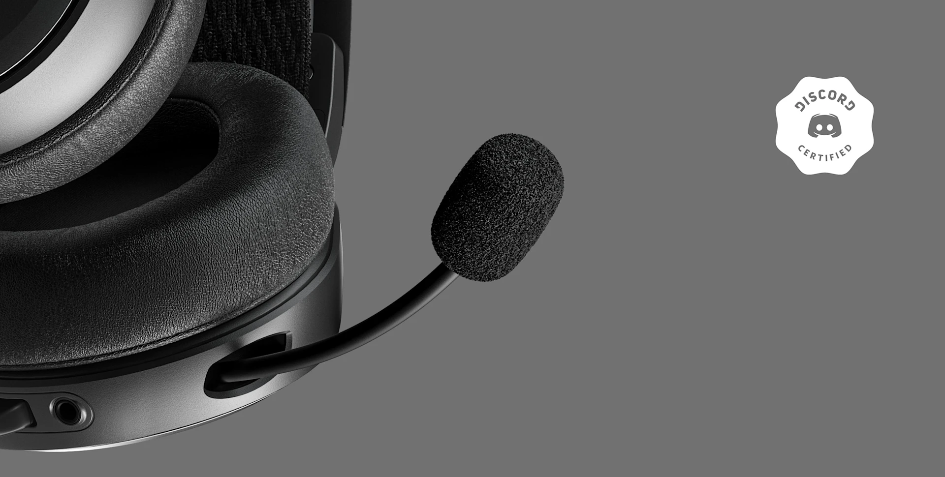 Primer plano del micrófono de los auriculares Arctis 5