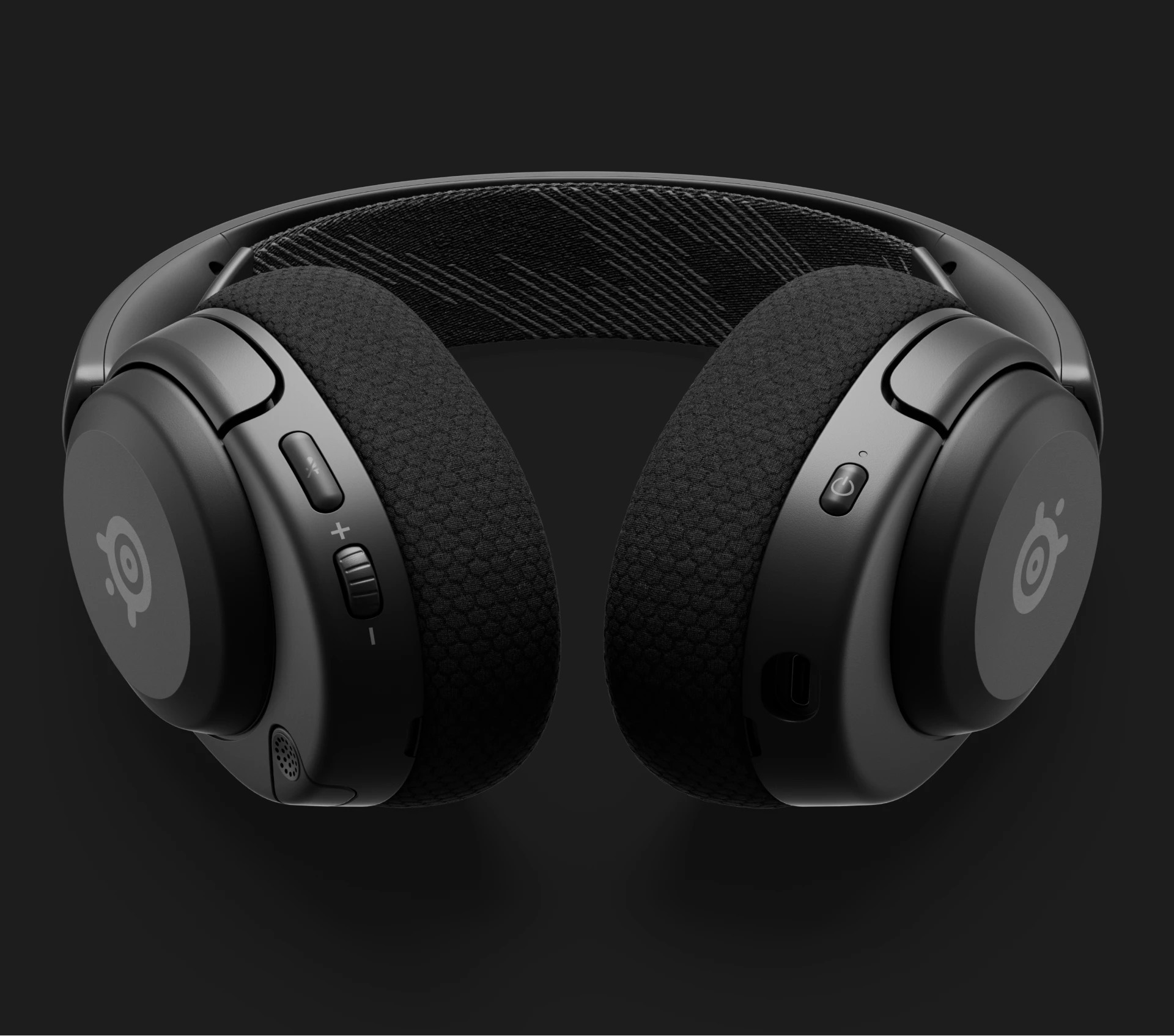 Gros plan sur le casque Arctis Nova 4 avec boutons de commande sur les écouteurs.