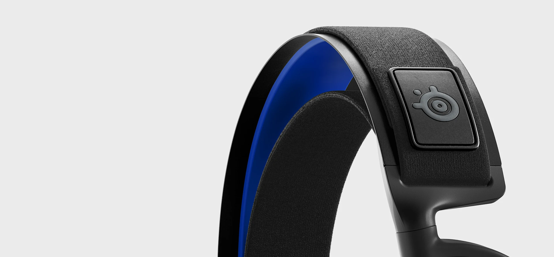 Close up image of Arctis 7p+ HEADSET