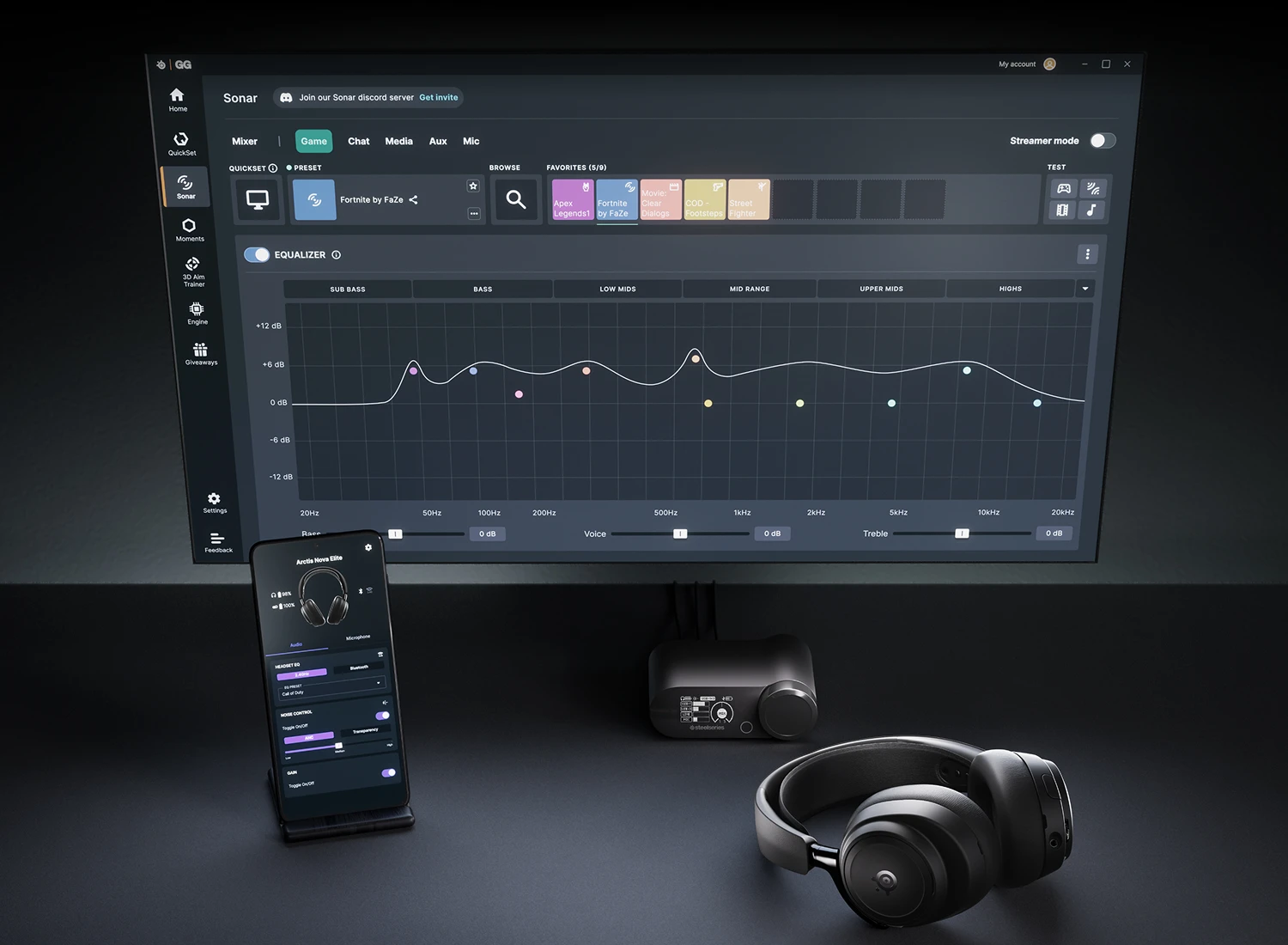 Arctis Nova Elite negro con el móvil al lado y ejecutando la aplicación complementaria en el escritorio
