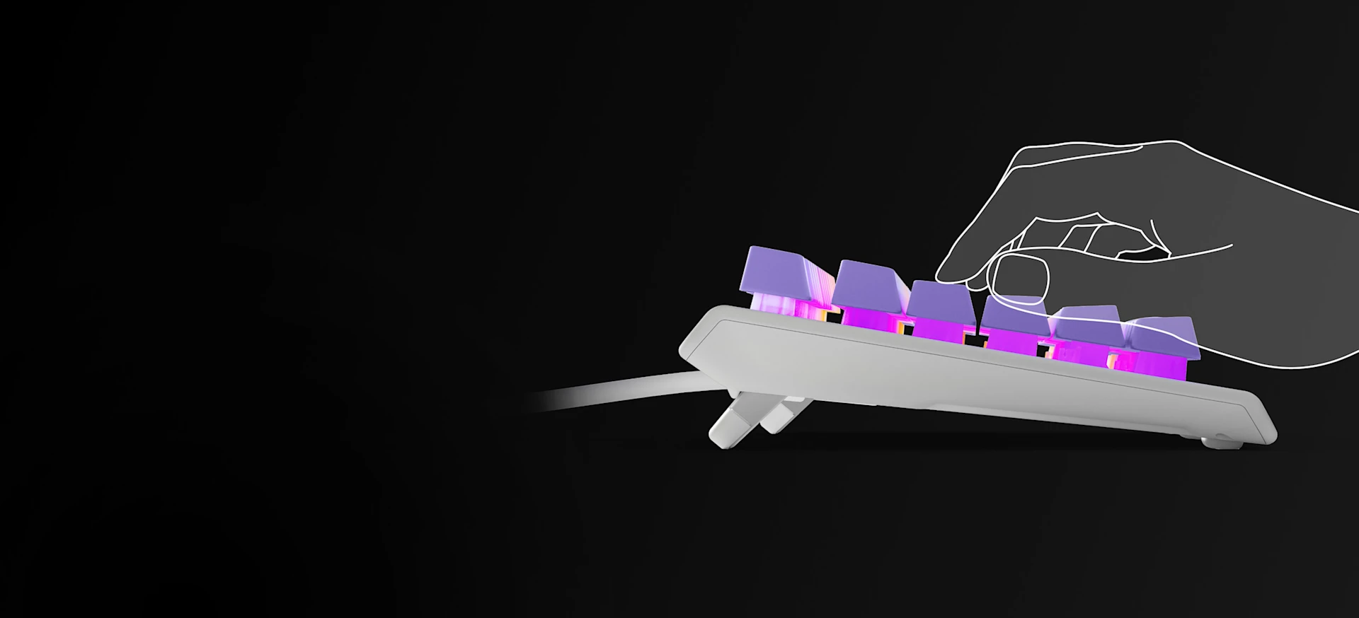 Transparente Hand bei der Verwendung der Apex 3 TKL-Tastatur