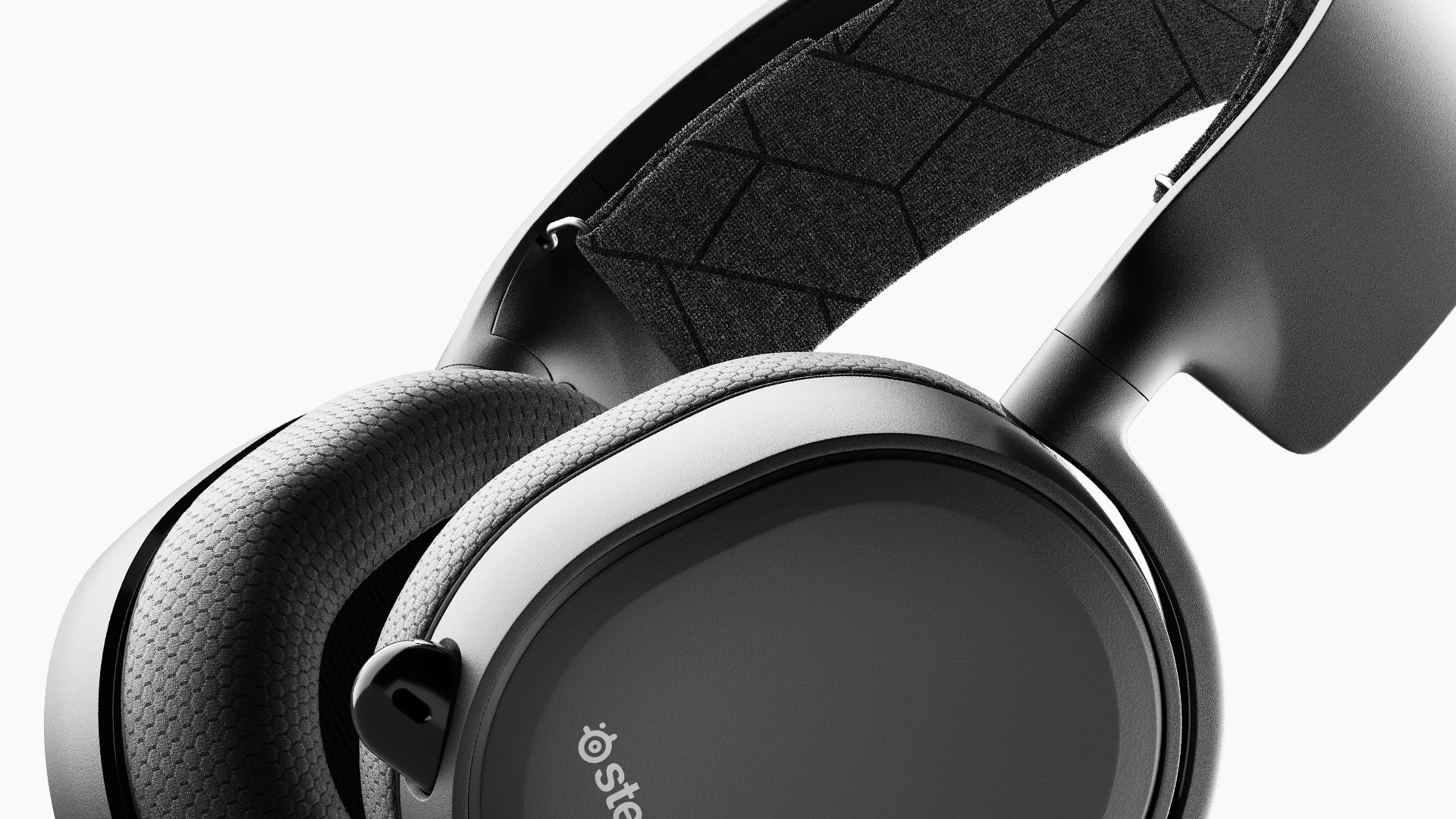 close up image of Arctis 3 headset