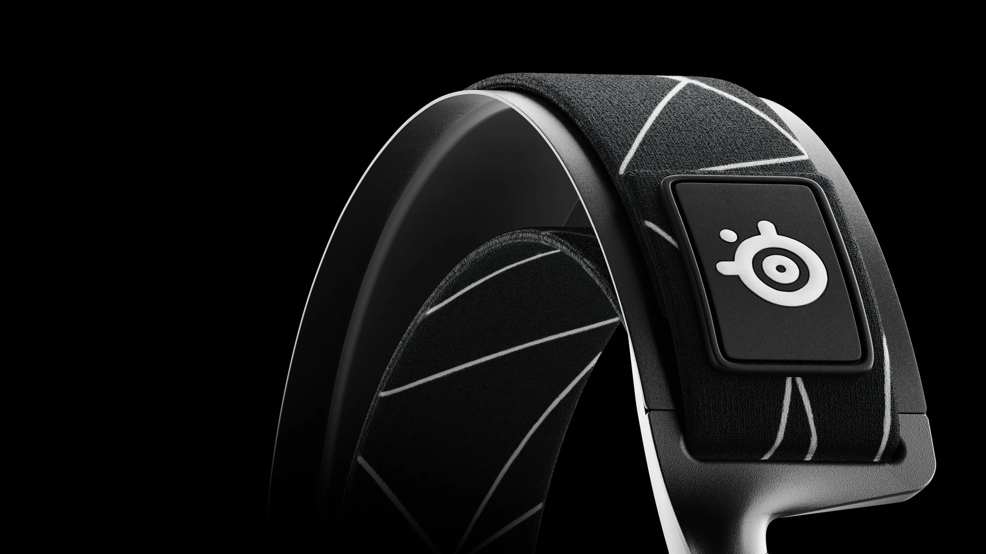 Zoomed view on Arctis 9 headband.