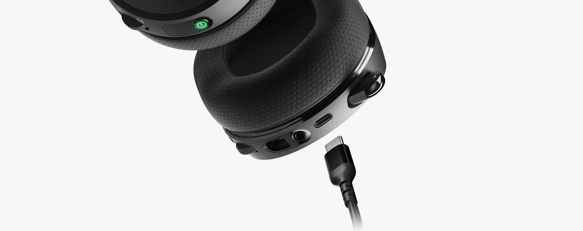 close up image of Arctis 7X+ headset