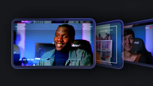 Imagen de personas hablando de GG delante de una cámara.