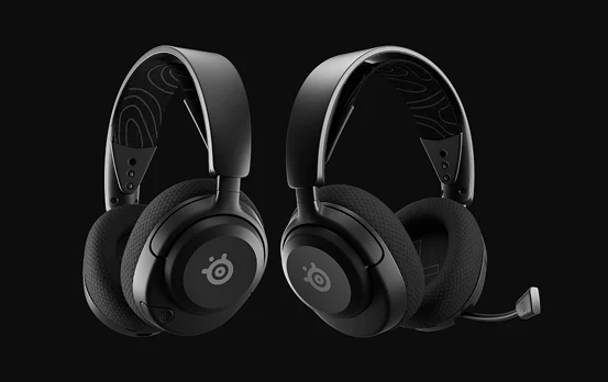 Angle view of a pair of Arctis nova 5 black.