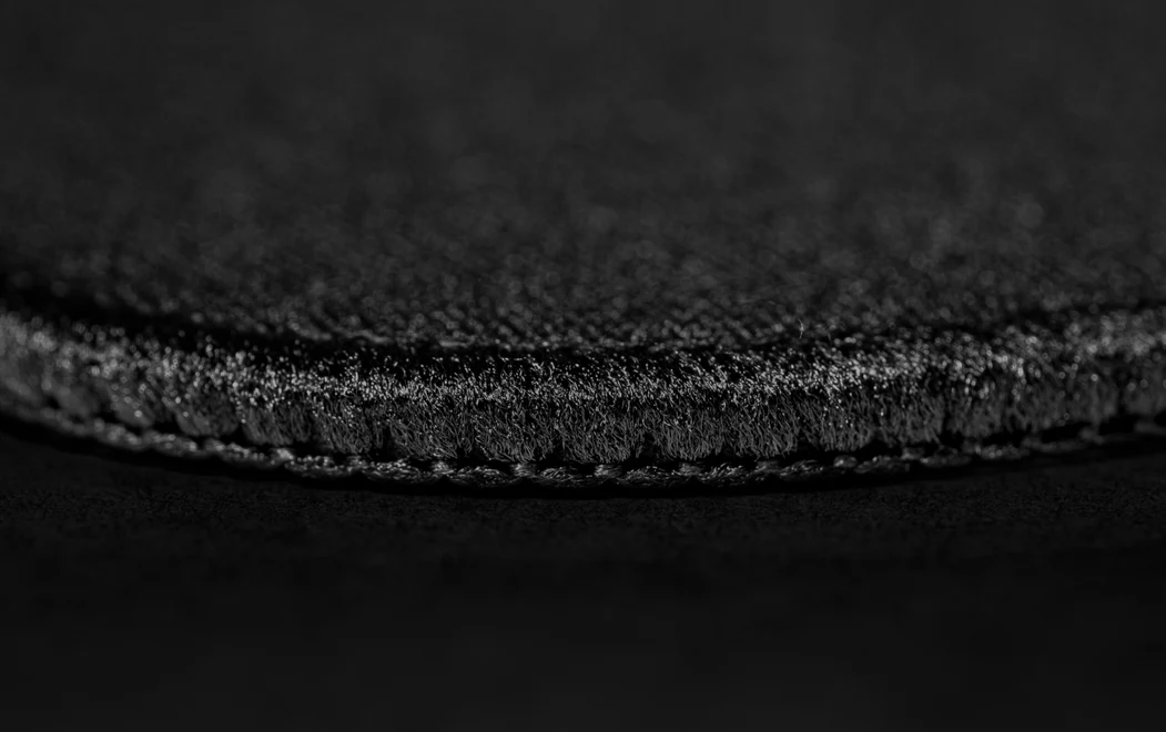Nahaufnahme eines Mousepads mit Stickerei