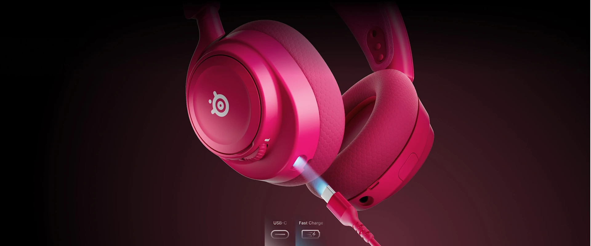 sokete yaklaşan usb kablo i̇le magenta kulaklik