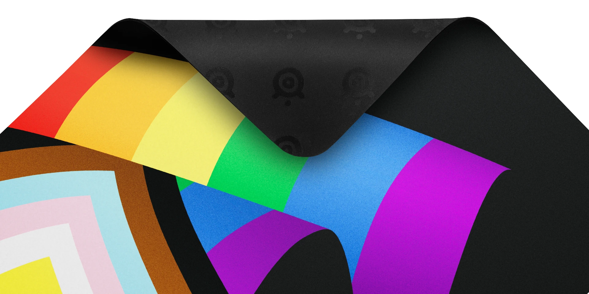 SteelSeries QcK Large Pride Edition gamingmuismat met een progressieve pridevlag-ontwerp en een oppervlak van stof met een hoge draaddichtheid.