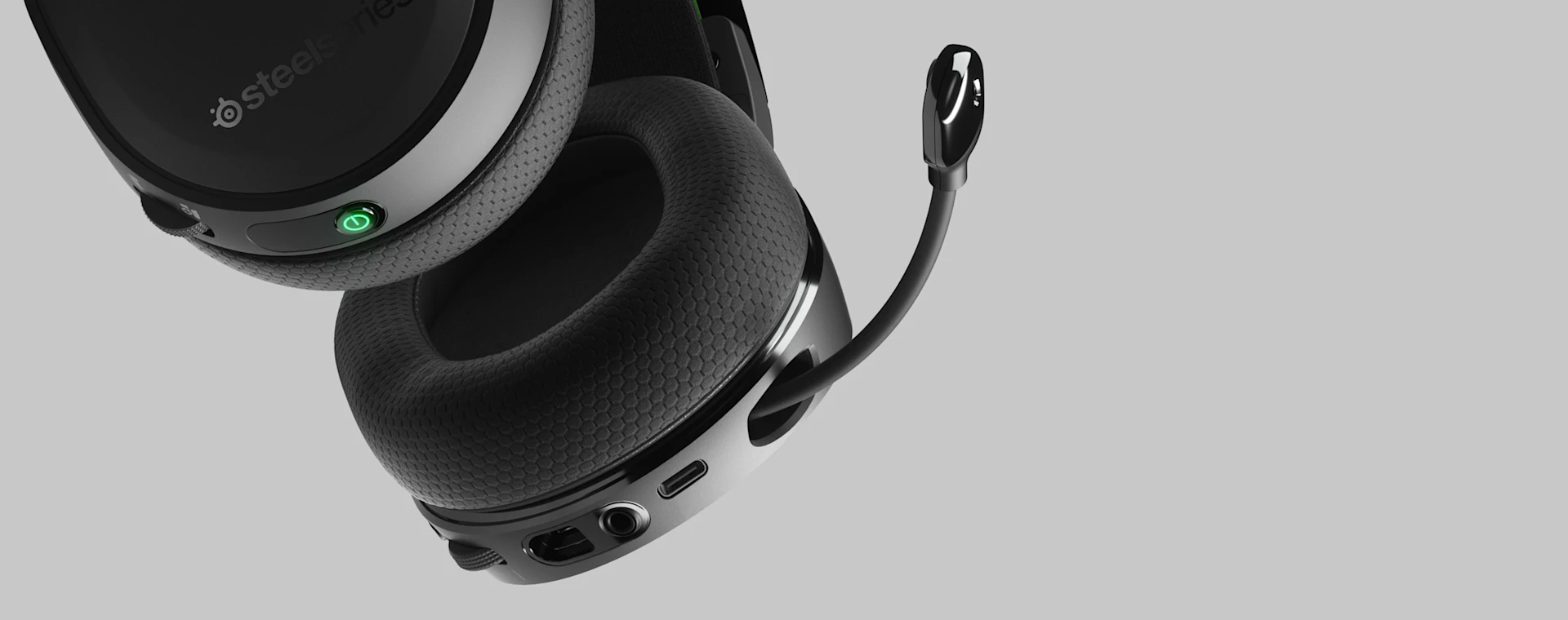 close up image of Arctis 7X+ headset