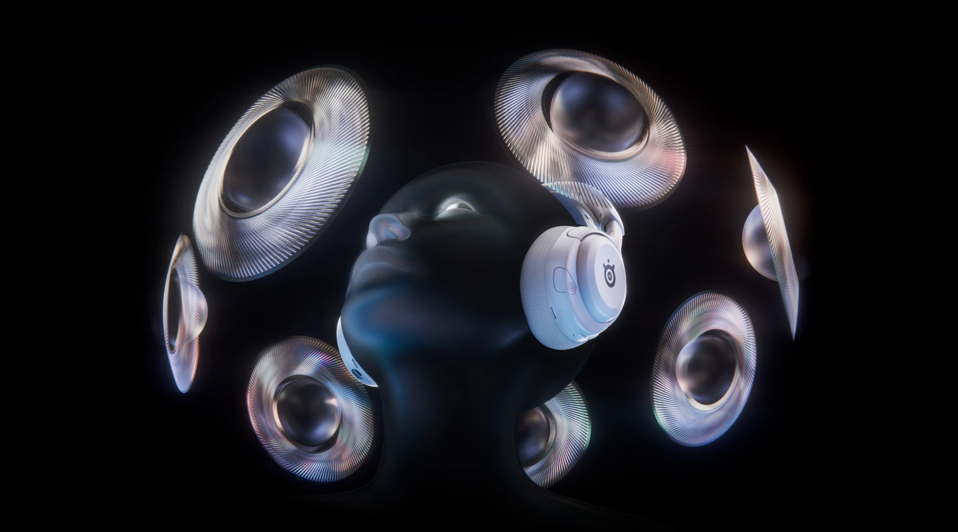 Cabeza de un maniquí negro con unos Arctis Nova 5 blancos, rodeada de varios altavoces flotantes.