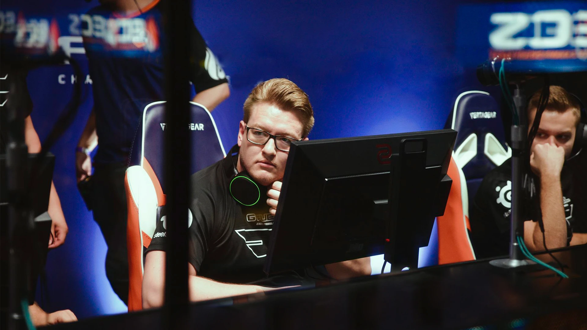 PC gamer wearing Arctis 5 headset