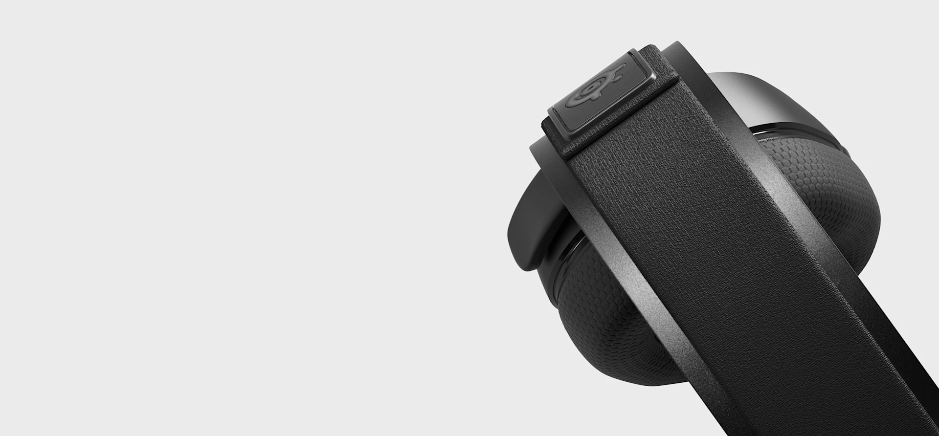 close up image of Arctis 7X+ headset