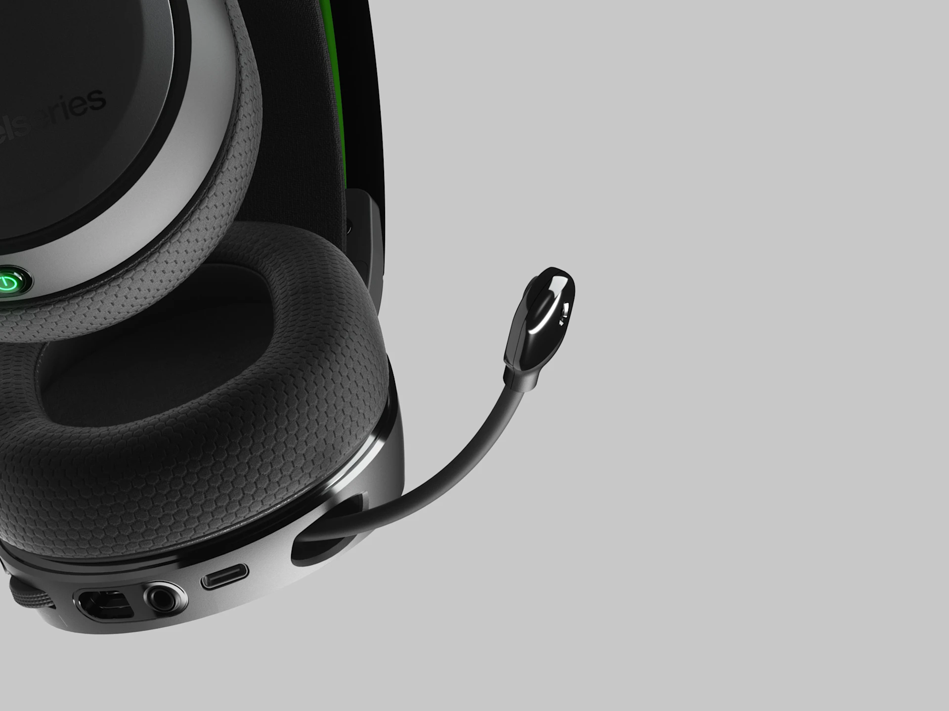 close up image of Arctis 7X+ headset
