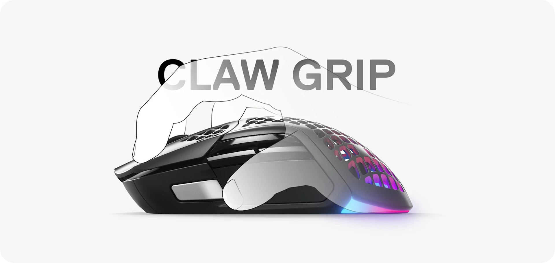 Een hand die de Aerox 5 draadloze muis met klauwgrip gebruikt.