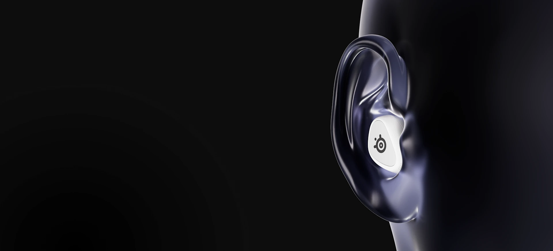 Obra grande visível do manequim com um fone de ouvido Arctis Gamebuds preto.